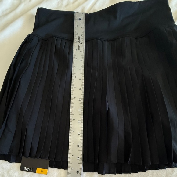 GapFit Women’s Pleated Skirt SZ M, NWT Black - Picture 14 of 16